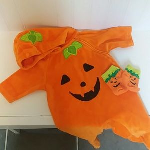 Newborn Pumpkin Outfit + Sock Pair Good Used